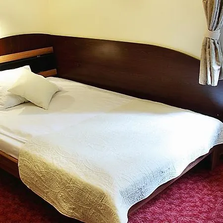 Przy Oslej Bramie 酒店 3*